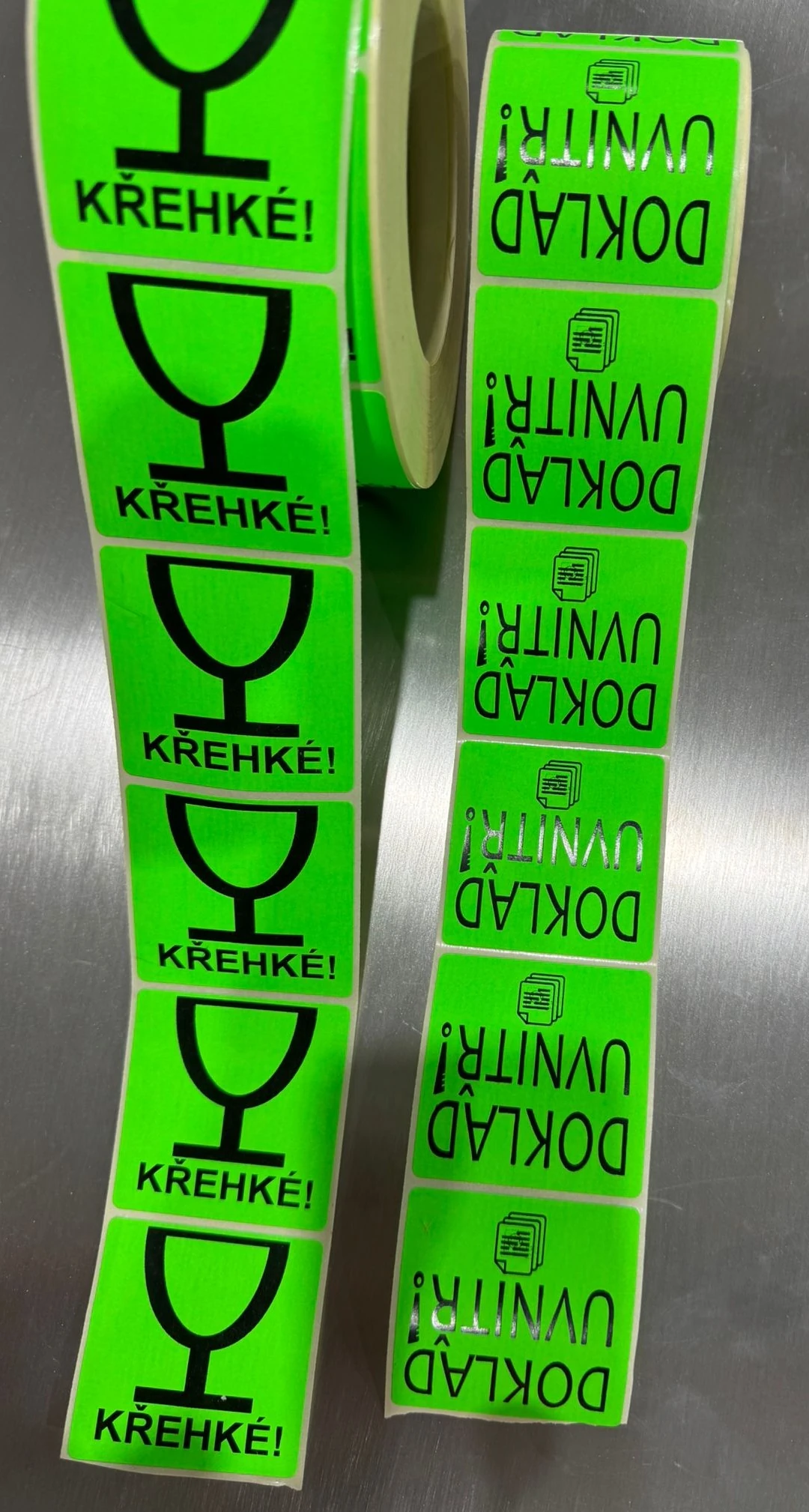 Reflexní samolepicí etikety libovolného tvaru 
